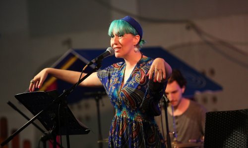 [FOTO/VIDEO] Nina Kraljić Trio započeo koncertni progam manifestacije Noći riječkih trgova & plaža