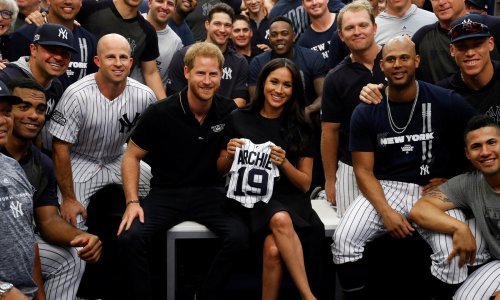 Sve je iznenadila: Meghan Markle prekinula rodiljni dopust i došla s princem Harryjem na utakmicu