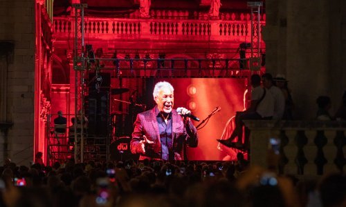 Legendarni Tom Jones u Dubrovniku rasplesao nekoliko tisuća obožavatelja i pokazao zašto nosi nadimak 'the voice'