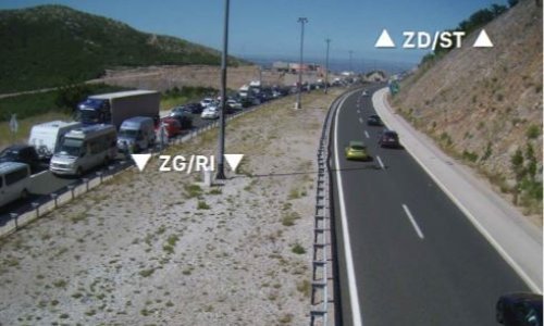 Vozačica u tunelu Sv. Rok udarila u autobus, lančani sudar izazvao gužvu, ima ozlijeđenih