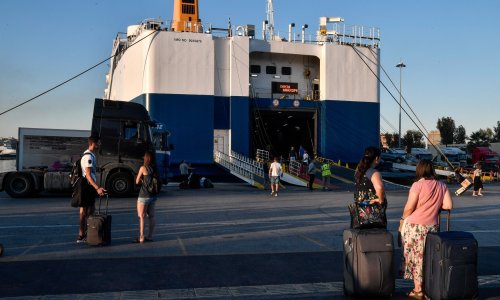 Tisuće putnika zaglavili u Grčkoj zbog štrajka trajektnih radnika
