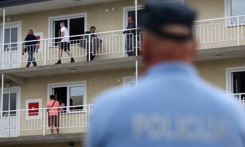 Policija počela iseljavanje 29 obitelji iz zagrebačkog Plinarskog naselja, medijima zabranjen pristup