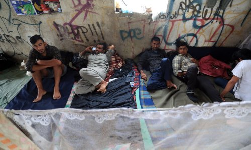 Kombi s migrantima bježao od policije pa sletio u jarak, 33 ozlijeđenih