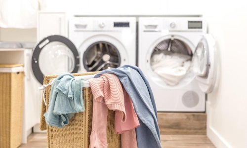 Kako s odjeće ukloniti mrlje od kreme za sunčanje, voća, kečapa, sladoleda...