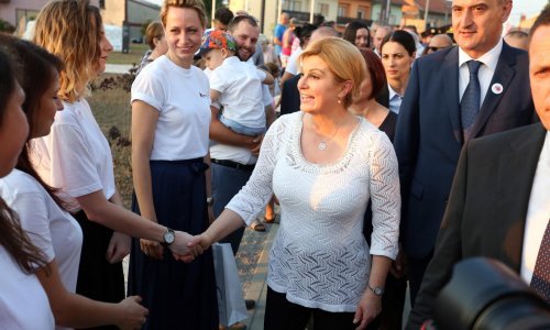 [FOTO] Grabar-Kitarović došla na otvorenje muzeja Domovinskog rata u Karlovcu