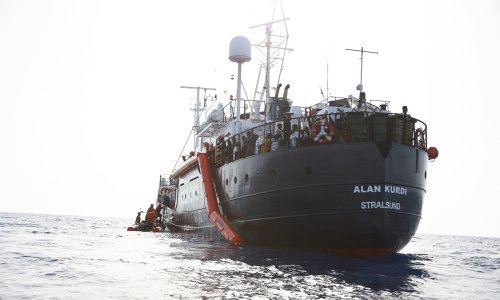 Njemački brod spasio 65 migranata i plovi prema Italiji