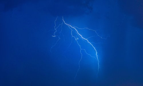 Grmljavinsko nevrijeme praćeno tučom zahvatilo Hrvatsku, kaos na autocesti...