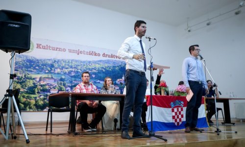 Osnovana Stranka Ivana Pernara