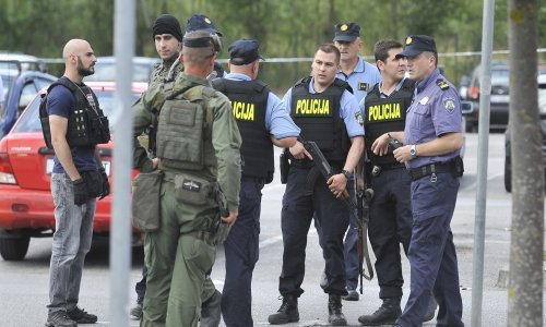 Šef zagrebačke policije: U pokušaju pljačke banke ozlijeđeni su pljačkaš, zaštitar i policajac. Bjegunac je naoružan