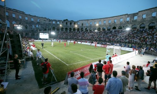 Bayern pobijedio Hrvatsku, spektakl u pulskoj Areni  privukao više od dvije tisuće ljudi