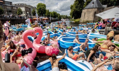 Kanali u Bredi puni su šarenih gumenjaka, luftića i kupaća