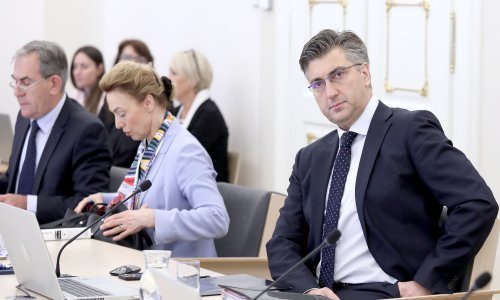 Na sjednici Vlade financiranje udžbenika za srednjoškolce