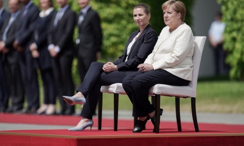 Merkel sjedila na ceremoniji dobrodošlice danskoj premijerki nakon tremora