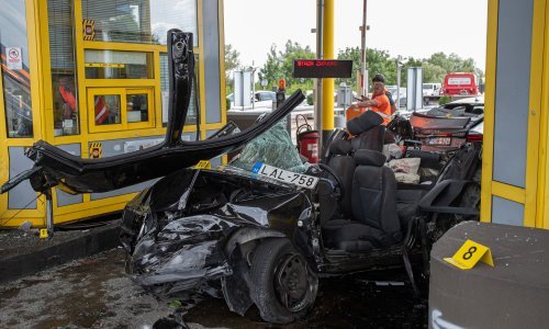 Poznato zašto je policija ipak uhitila vozača koji se velikom brzinom zabio u vozila na naplatnim kućicama