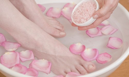 Evo kako u svega nekoliko koraka napraviti vrhunsku pedikuru i pripremiti stopala za sandale