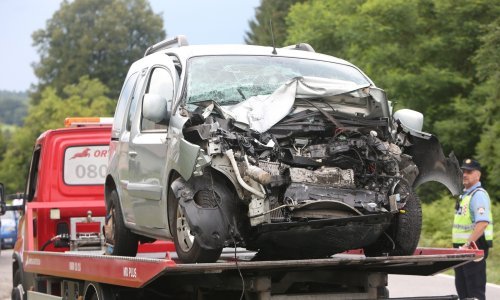 U sudaru teretnjaka i osobnog vozila poginula jedna osoba