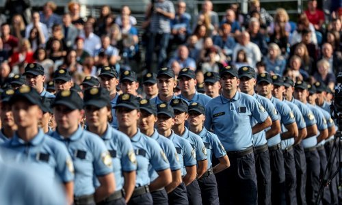 Pogledajte kako izgleda kada 700 novih policajaca daje svečanu prisegu