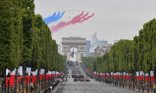 Na kraju spektakularne vojne parade u Parizu Žuti prsluci se sukobili s policijom
