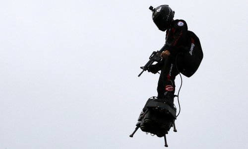 Leteći čovjek je zaplivao - Franky Zapata i njegov Flyboard pali su u vodu nakon 15 minuta leta