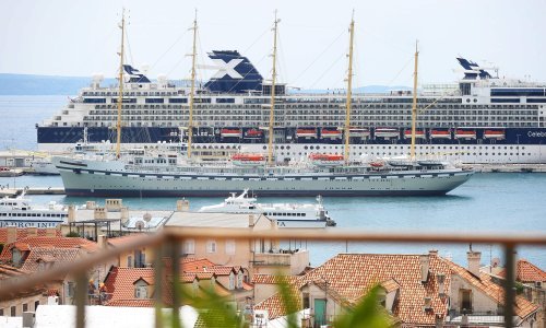 [FOTO/VIDEO] Iz Splita isplovio najveći jedrenjak na svijetu
