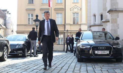 Vladajuća većina želi odgoditi opoziv Kujundžića za jesen; Grbin: To je jedno od najgorih kršenja Ustava u modernoj povijesti