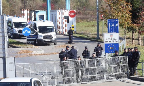 Policajci se požalili pravobraniteljici: Kolege tuku migrante, otimaju im novac i mobitele!