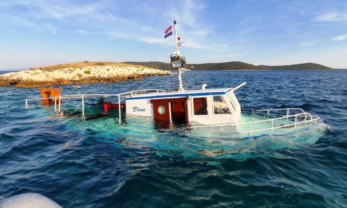 Drama kod Drvenika: Spašeno 16 brodolomaca i dva člana posade