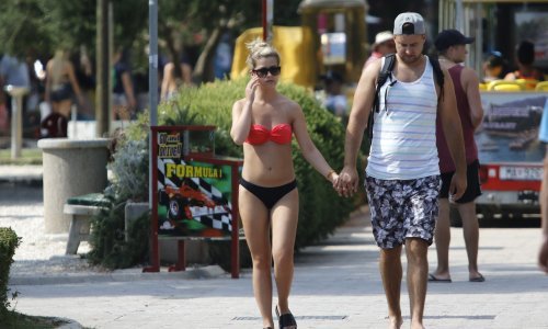 Dok se čeka velika smjena gostiju u hotelima na Makarskoj rivijeri oko 12.000 gostiju