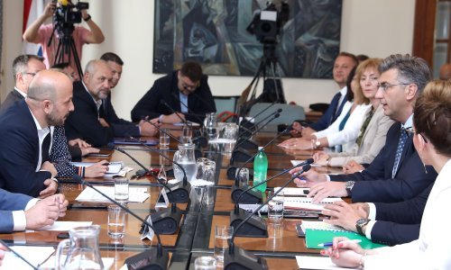 Plenković Marasa ponovno nazvao 'ucviljenim plačljivkom', vladajući napustili sjednicu zbog glasovanja