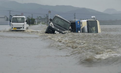 Tajfun Danas gazi sve pred sobom, više desetaka tisuća ljudi evakuirano