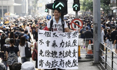 Patten: Kineska intervencija u Hong Kongu bila bi 'katastrofa'