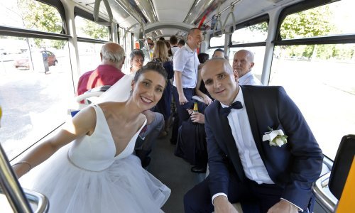 Mladi par odlučio se za nesvakidašnje vjenčanje: Sudbonosno 'da' izgovorili u ZET-ovom tramvaju