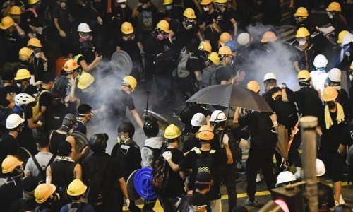 Nezadovoljstvo raste u Hong Kongu nakon grubih napada na prosvjednike