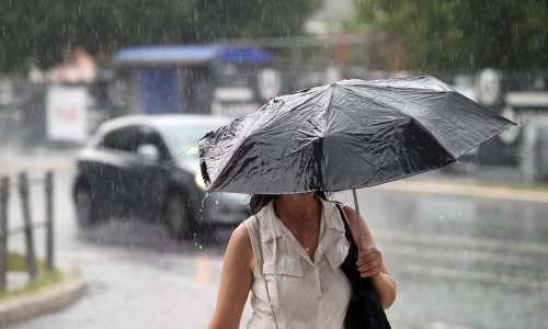 Nevrijeme zahvatilo okolicu Splita: Zahladilo za 14 stupnjeva, obilni pljusak izazvao bujice