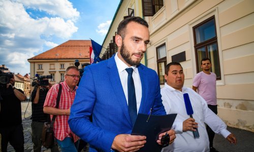 Vlada se bavi potpisima inicijative '67 je previše' i ustrojstvom državne uprave