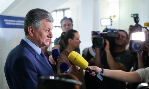 Kujundžić: Vlada će iznaći način da djelatnicima u zdravstvu podigne plaće
