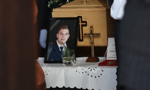 Stotine ljudi na ispraćaju vatrogasca koji je stradao u Velikoj Gorici