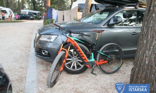 Poljak došao na ljetovanje pa provaljivao u vikend kuće i apartmane, ukrao i tri automobila