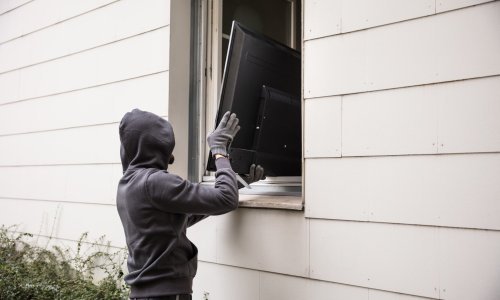 Ušetao u čekaonu doma zdravlja i ukrao televizor, za svaki slučaj je zadržan u pritvoru