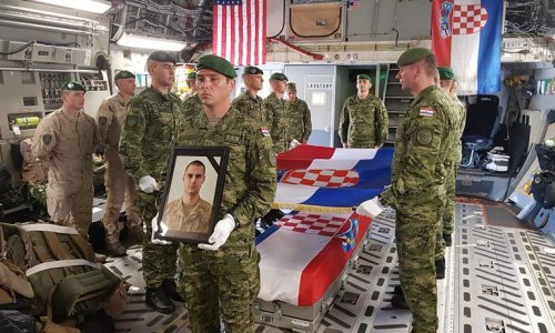 [VIDEO/FOTO] U Hrvatsku stiglo tijelo Josipa Briškog, vojnika poginulog u Afganistanu