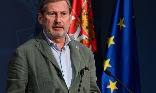 Hahn pozvao vlasti BiH da do početka rujna ustroje novi saziv Vijeća ministara