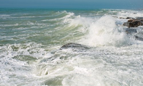 Potponuo brod u Kaspijskom jezeru, devet ljudi spašeno