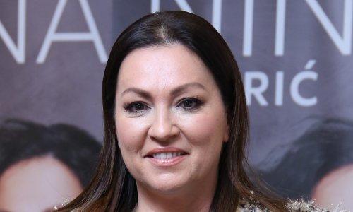 Nina Badrić objavila selfie sa svojom obitelji i oduševila fanove
