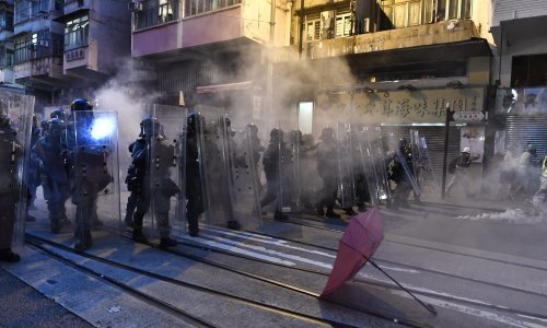 Sve dublji kaos u Hong Kongu, kineska vojska okuplja jedinice na granici