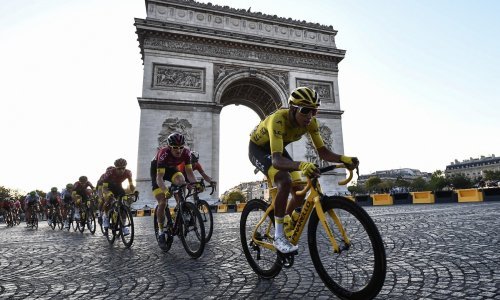 Egan Bernal u Parizu postao najmlađi pobjednik Tour de Francea u zadnjih stotinu godina
