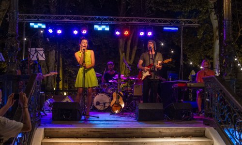 Detour u pratnji gluhih violinista rasplesao posjetitelje Zrinjevačkog parka