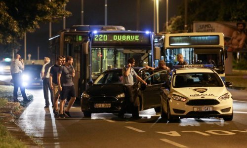 Sukob u ZET-ovu autobusu za Dugave: Azilant putnicima prijetio nožem