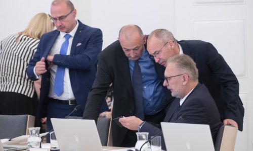 Tko je maknut, a tko postavljen na funkcije po ministarstvima? Ovo su nova kadrovska rješenja