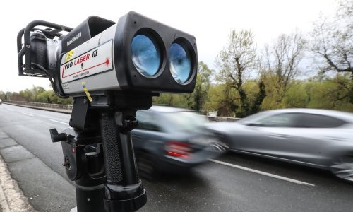 Talijan na istarskom ipsilonu potegnuo 192 km/h, naplaćeno mu je pet tisuća kuna i izrečena zabrana upravljanja automobilom