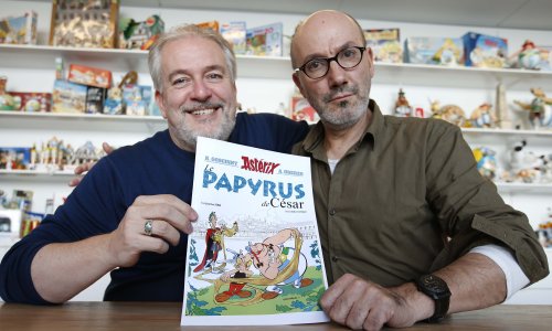 Asterixu se pridružuje lik inspiriran Julianom Assangeom